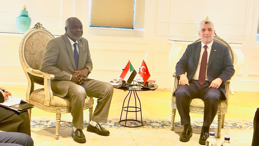 وزيرالمالية و التخطيط الاقتصادي يناقش العلاقات الاقتصادية بين السودان و تركيا في اسطنبول.